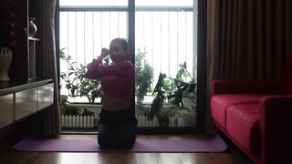 Yoga and Workout at home | Do yoga and stretch shoulder with Ammy