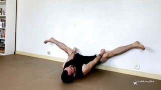 Stretching - Grand Écart Facial au mur