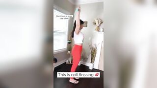 ????????‍♀️Quick and easy yoga stretch for tight shoulders! #shorts #yin #yinyoga #yoga #homeworkout