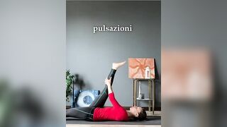 Stretching per le gambe #yoga #yogainspiration #stretching #legstretch #selfcare #shorts