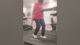 #Shorts || Treadmill Dancercise Physical Exercise / Stretching #ShoulderStretch #ShoulderRoll