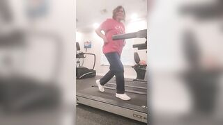 #Shorts || Treadmill Dancercise Physical Exercise / Stretching #ShoulderStretch #ShoulderRoll