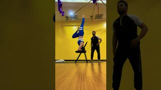 Advance chair yoga/headstand with chair/trong cay chuoi yoga ghe #shorts #advanceyoga #chair #monu