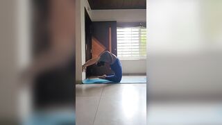 back banding practice with wall support #yoga #yogajourney #fitnessinfluencer