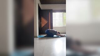 back banding practice with wall support #yoga #yogajourney #fitnessinfluencer