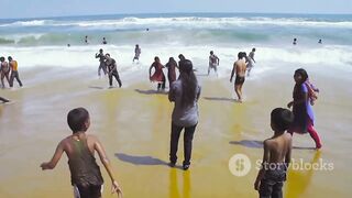 Goa Beach Masti:Ladkiyan,Bikinis aur Dhamal!