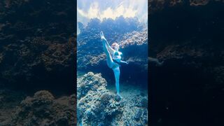 Dont forget to starch ???? #underwater #freediver #asmr #asmrsounds #satisfyingsounds #stretching