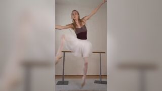 jumpy girl #flexible #ballerina