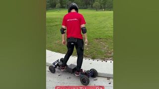 How to climb stairs with Flexible electric skateboard #ecomobl#offroad#electricskateboard#skateboard