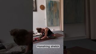 Hamstring stretch #yogaflow #stretching #yogapractice #hamstringstretches