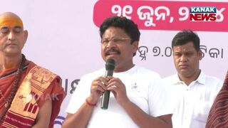 International Yoga Day 2024 | Odisha Health Minister Mukesh Mahaling Performs Yoga In Bolangir