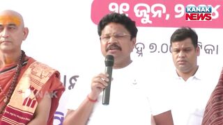 International Yoga Day 2024 | Odisha Health Minister Mukesh Mahaling Performs Yoga In Bolangir