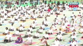 International Yoga Day 2024 | Odisha Health Minister Mukesh Mahaling Performs Yoga In Bolangir