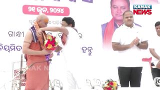 International Yoga Day 2024 | Odisha Health Minister Mukesh Mahaling Performs Yoga In Bolangir