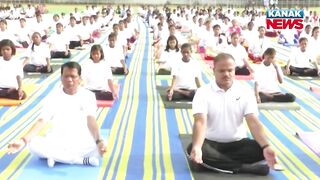 International Yoga Day 2024 | Odisha Health Minister Mukesh Mahaling Performs Yoga In Bolangir