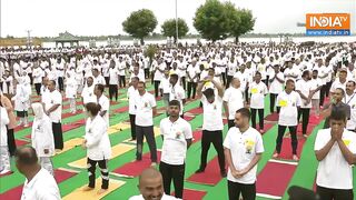 International Yoga Day 2024 | PM Modi ने दिया 'Yoga For Self And Society' का संदेश