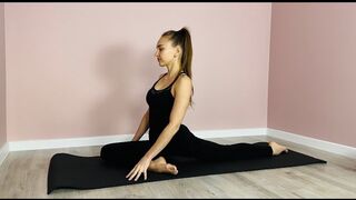 Every day HOME Workout Stretching. 2 min easy exercise