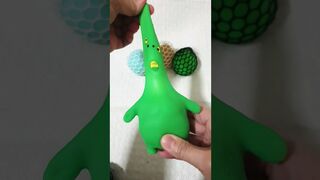 stretching squishy green toy ???? #satisfying #squishy #stretching #viralshorts #trend #fnaf #ytshort