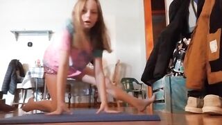 Girl Gymnast Sofia ????‍????Home Gymnastics????‍♀️Stretching and Flexibility????to Music????in Odessa /17.10.2021/