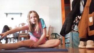 Girl Gymnast Sofia ????‍????Home Gymnastics????‍♀️Stretching and Flexibility????to Music????in Odessa /17.10.2021/