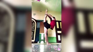 leg balance????@yogavmandira3519@YouTube#everyone#yoga#morningroutine#sports#yogs#fitnessmotivation