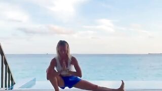 Balancing & Stretching Yoga A more tricky yoga flow today! the best yoga content ???? At Home Dress