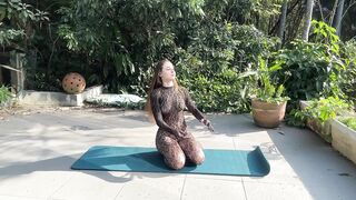 FISHNET CATWOMAN BODYSUIT YOGA AND STRETCHING TEST - TRANSPARENT TRY ON HAUL (4K)