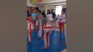 TAEKWONDO TRAINING STRETCHING FLEXIBILITY EXERCISE #andrea #taekwondo #taekwondotraining #stretching