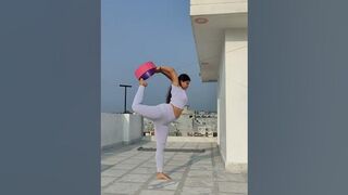 Yoga pose wheel #yoga #fitness #flexibility #youtube #youtubeshorts #shortfeed