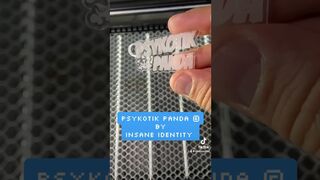 Découpe laser Xtool P2S acrylique transparent logo Psykotik Panda