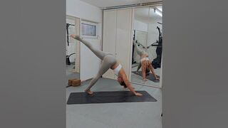 Flow your heart and hips ???? #fitnessshorts #yogashorts #flexibility #yogapractice #yogateacher #yoga