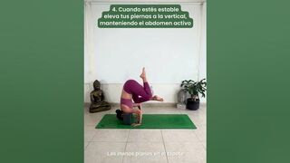 Haz el parado de cabezas de yoga de manera segura con este tip #sirsasana #yoga #yogaconprops