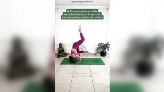 Haz el parado de cabezas de yoga de manera segura con este tip #sirsasana #yoga #yogaconprops