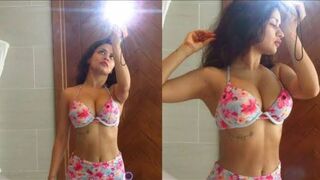 avneet kuar flaunts figure and cleav@ge in bikini with boyfriend raghav sharma