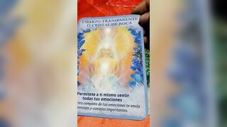 Feliz 2025 Cuarzo Transparent. #almasenelcaminodelautoconocimiento #amoruniversal #tarot