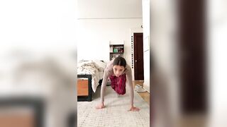 Am I flexible? #shortvideos #subscribe #viralvideos #fypviralシ