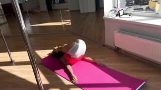 Yoga gymnastics - Stretches ass and legs / Flexible Contortionist WORKOUT