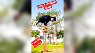 ????जयपुर में हवा में पैर को मोड़ते हुए अचंभित हुए ......leg flexible headasana advance....viral vidio