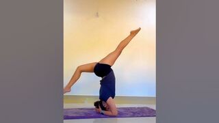 Headstand - Back bending #yogaurmi #yogaposes #yogawithurmipandya #yoga #yogaasana #urmiyogaacademy