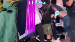 TWICE's twerk dance battle with a ONCE in SoFi Stadium, LA ????