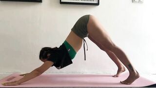 Stretching and Workout - yoga - Nicole Fashon