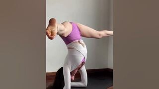 Flexible Yoga Stretching Split Home Workout #shorts