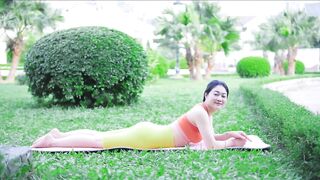 Beginner Yoga Stretching - Deep Leg Stretching & Relaxing Yoga