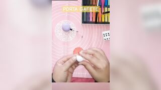 Decorar Porta Gafete yoyo. Pasta flexible o Porcelana Fría. técnica para que no se caiga el diseño.