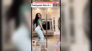 Melek Azad yayında Twerk atiyor ????????????