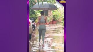 #malaikaarora Spotted Outside Yoga Class #yogaclass #bollywoodnews #shortsvideo