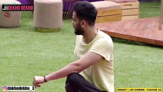 bigg boss ott 2 live, Fukra Insaan teases Elvish Yadav Doing Yoga, Elvish ke sath fukra ki masti