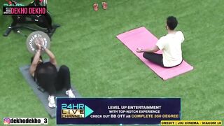 bigg boss ott 2 live, Fukra Insaan teases Elvish Yadav Doing Yoga, Elvish ke sath fukra ki masti