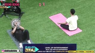 bigg boss ott 2 live, Fukra Insaan teases Elvish Yadav Doing Yoga, Elvish ke sath fukra ki masti