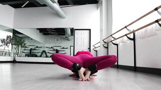 Yoga Flow — Splits and Middle Splits